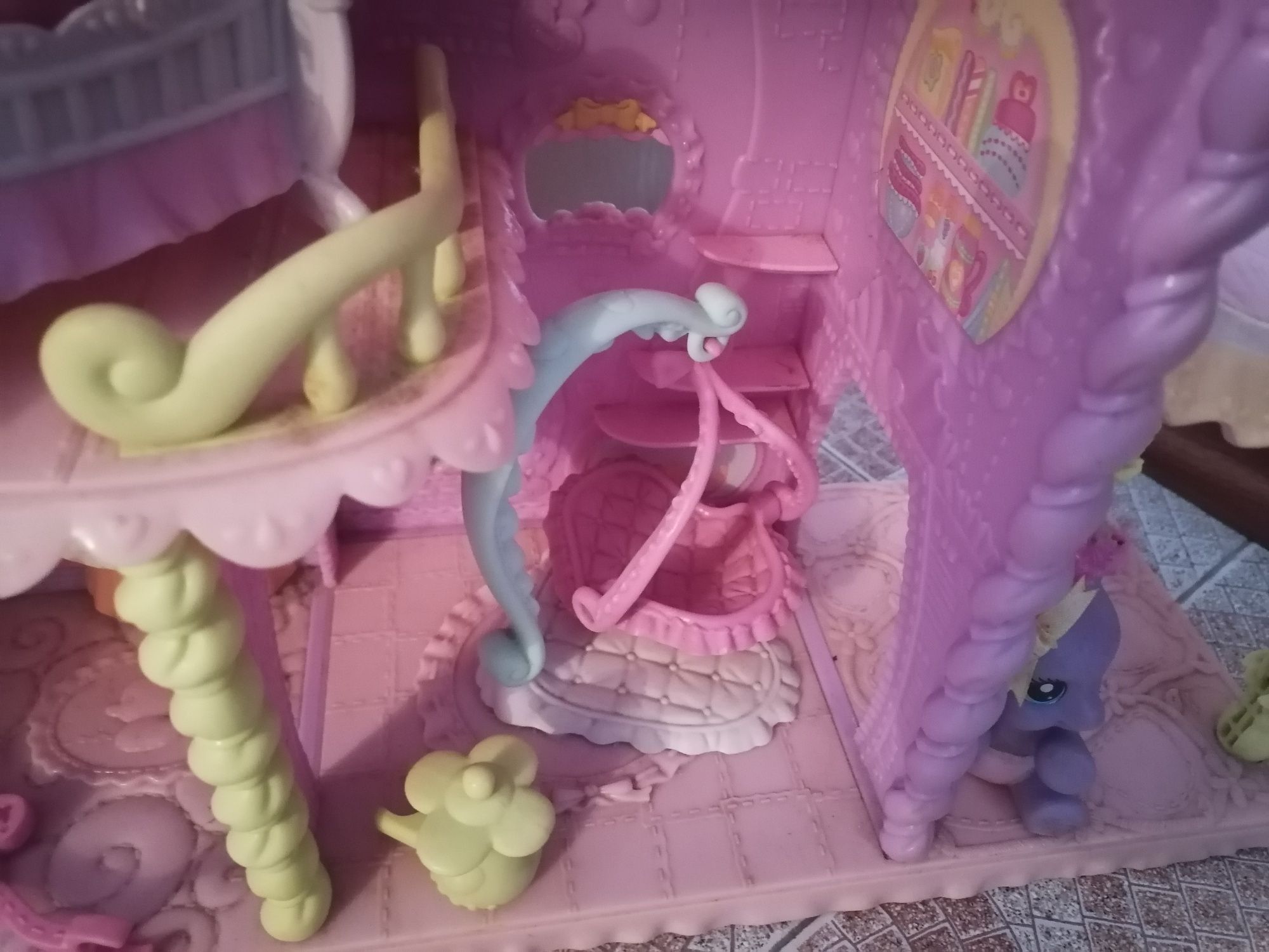 My little pony къща  Селестия голяма . И много понита