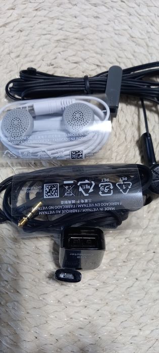 Слушалки за телефон 3 вида Самсунг и 2 конектора нови