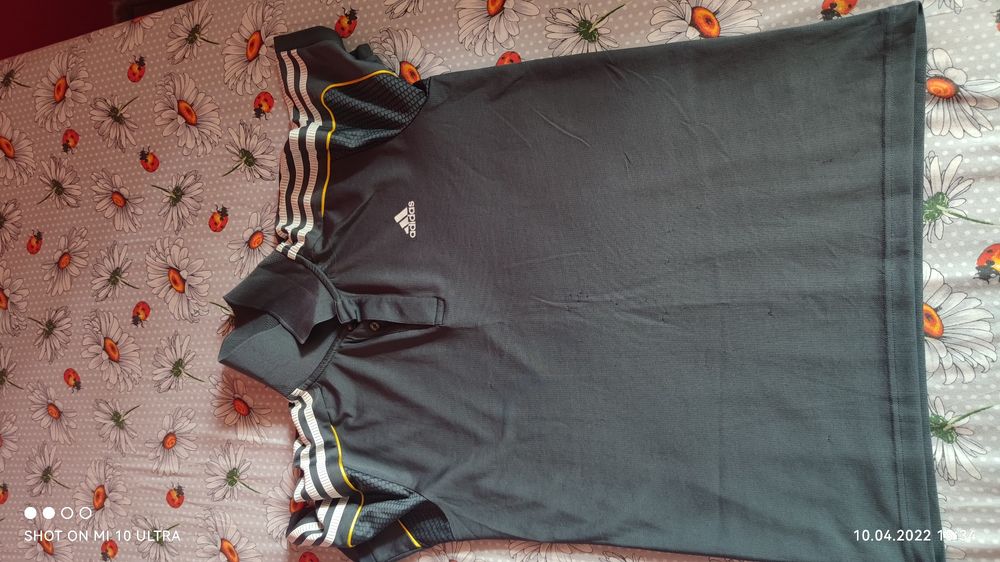 Vând tricouri  hugo boss, adidas