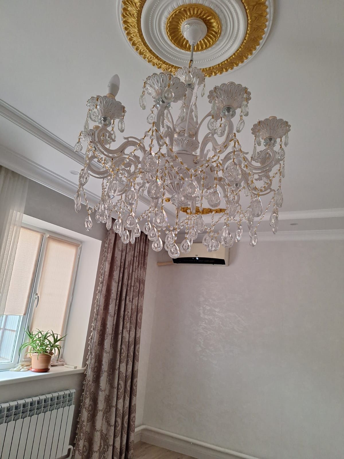Продаётся люстра