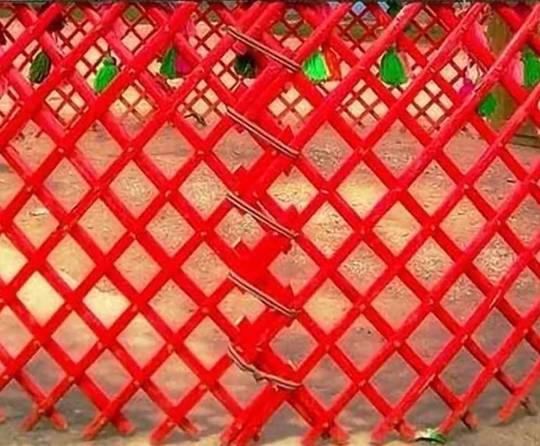 Юрты — кереге  сделаны из очень красивого, высококачественного дерева.