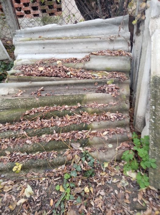 Vând placi ondulate pentru acoperis