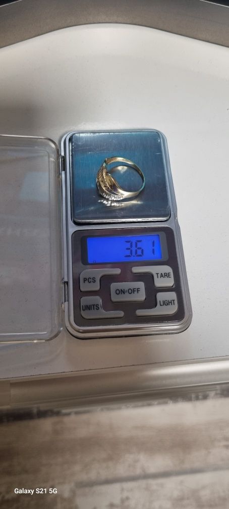 Златен унисекс пръстен