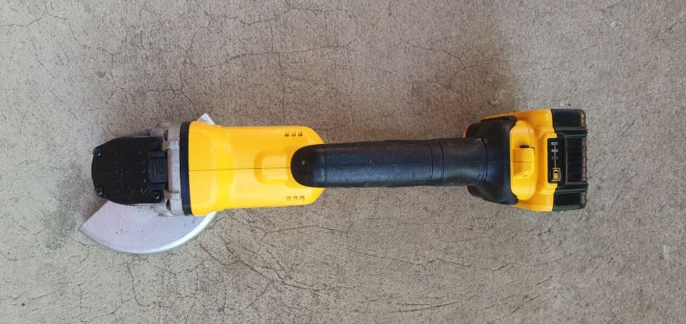 Flex dewalt pe baterii .