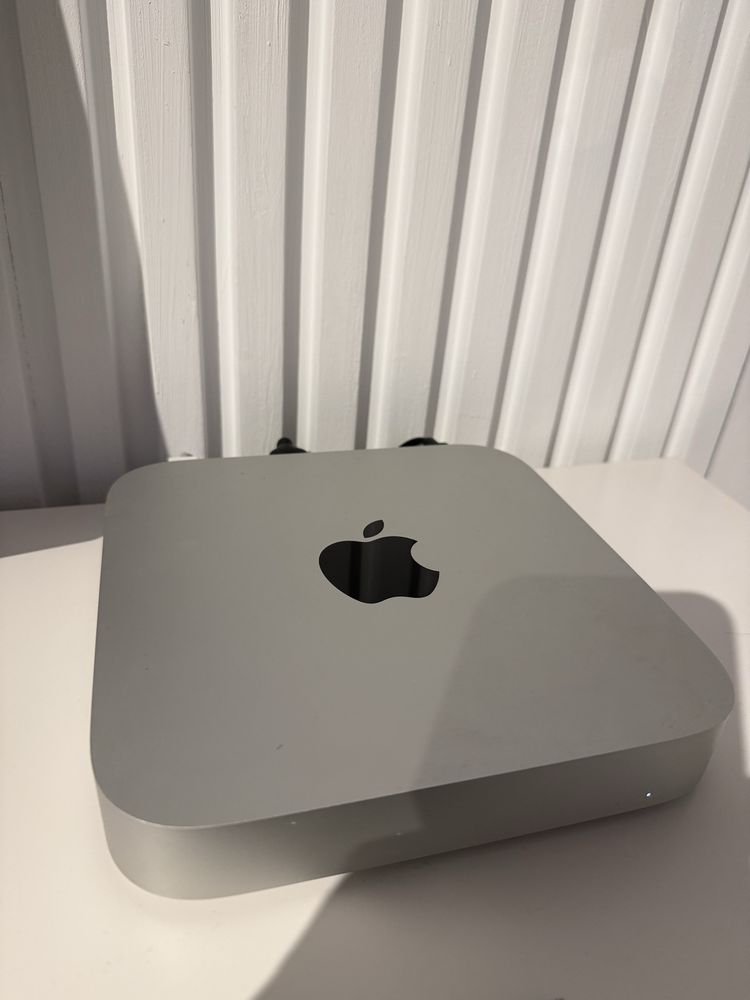 Mac Mini PC Apple M2, 8 nuclee CPU and 10 nuclee GPU, 8GB, 256GB SSD
