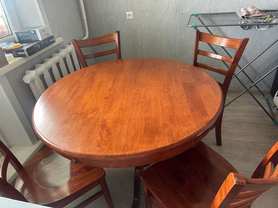 Продам стол со стульями в отличном состоянии