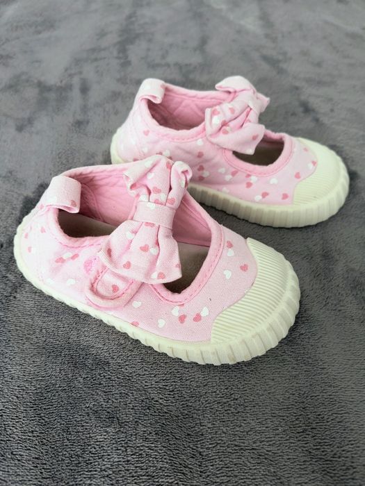 Vând tenesi fetițe cu arici,mărimea 23