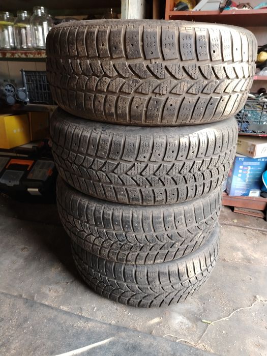 Продам Резину 215 55 r 17 зимнию