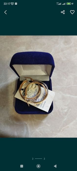 Продам золотые серьги