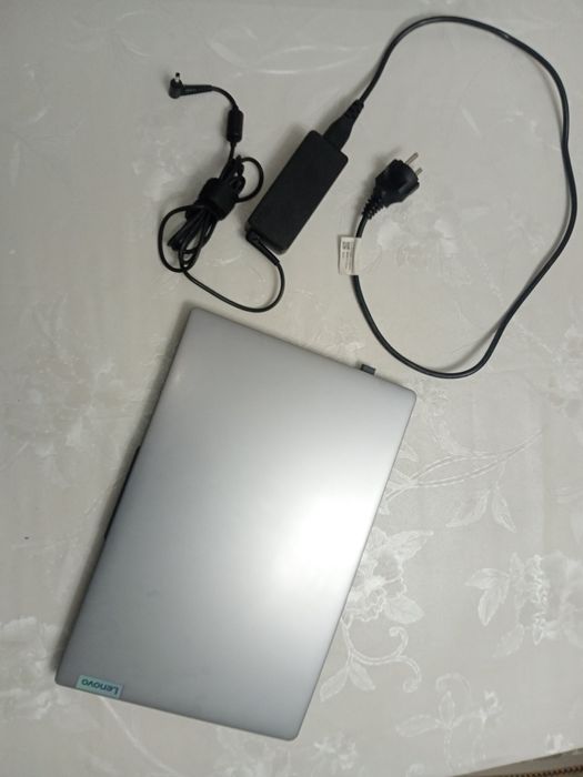 Ноутбук Lenovo новый все работает