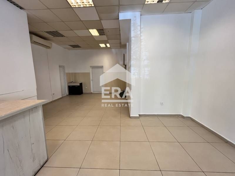 Търговско помещение с лице на ул. Пирин в Манастирски ливади