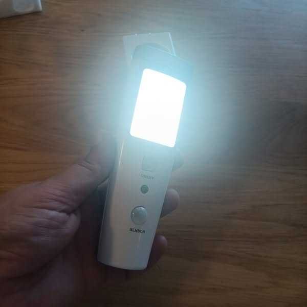 НОВ! Презареждащ се LED фенер с датчик за движение