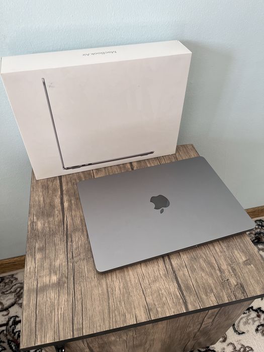 Macbook Air 13 M2 8/256GB Battery 99%