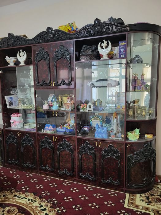 Сервант хорошим состояние