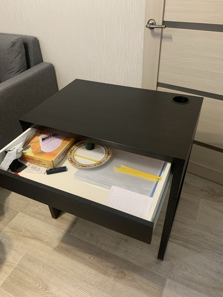 Столик IKEA в идеальном состоянии