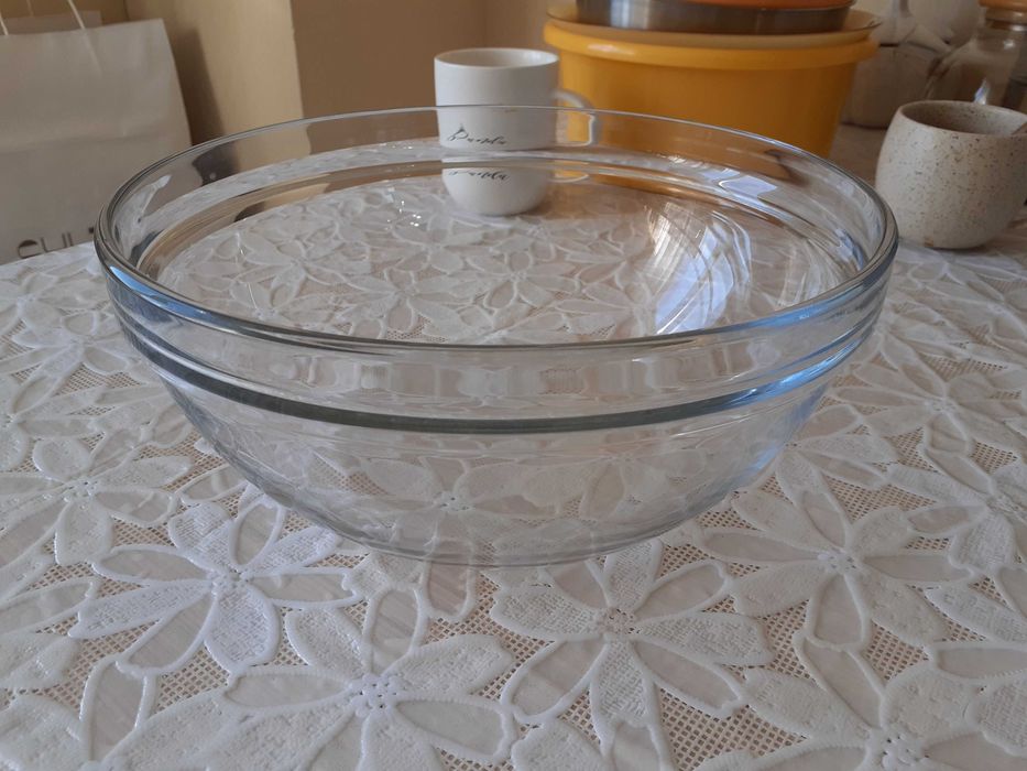 Продам чашу-салатник из стекла в подарок креманки