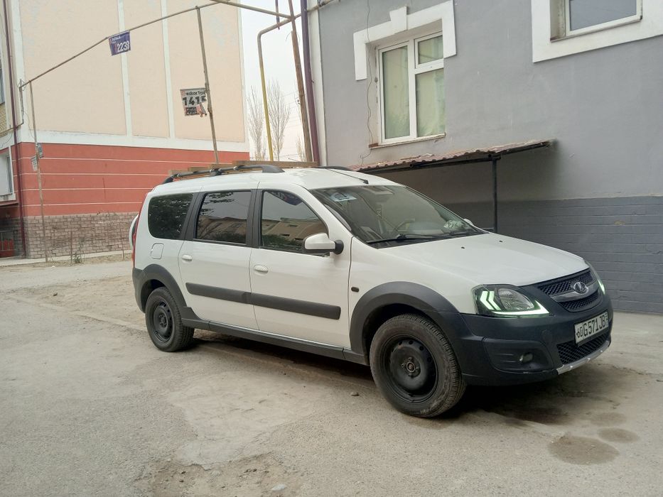 Lada Largus soliladi