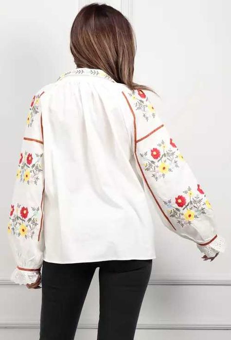 Camasa alba cu broderie si ciucuri