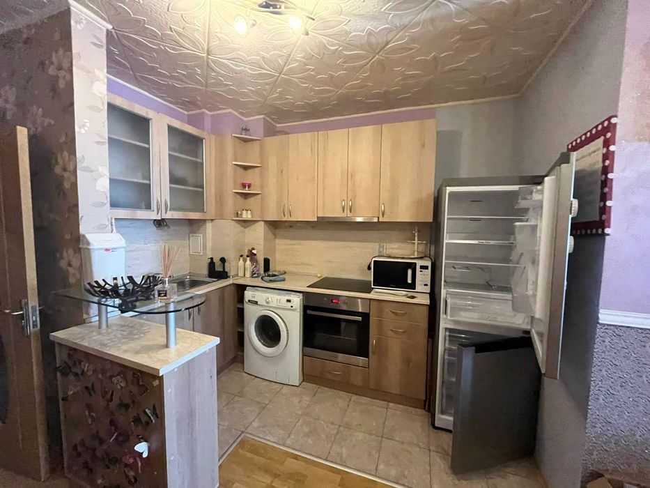 Дава се под наем Двустаен апартамент в Бургас, Меден рудник - зона А - 65 кв.м за 250 € - Снимка #1