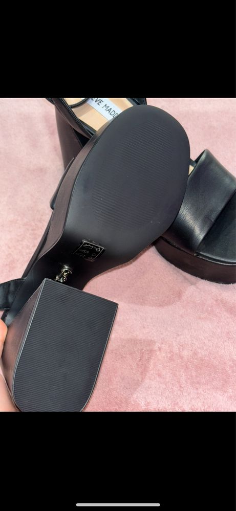 Сандали с масивен ток steve madden