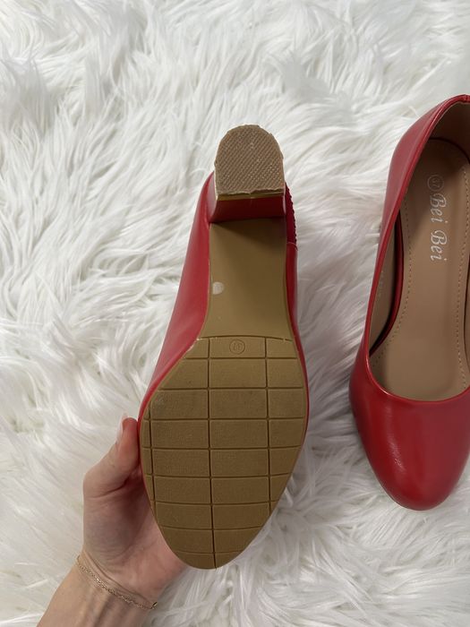 Pantofi purtați o singură dată