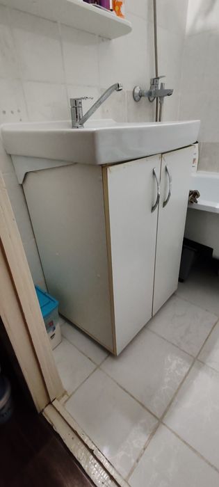 Продам раковину с тумбой и сифоном