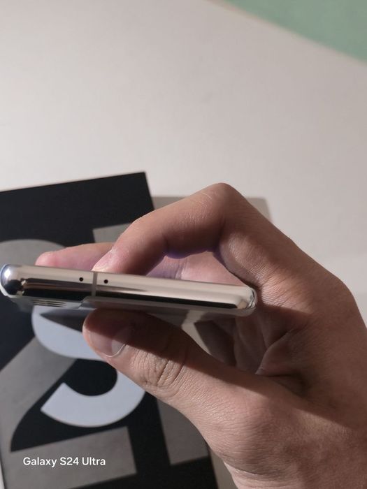 Samsung S21 256/8 в почти идеальном состоянии