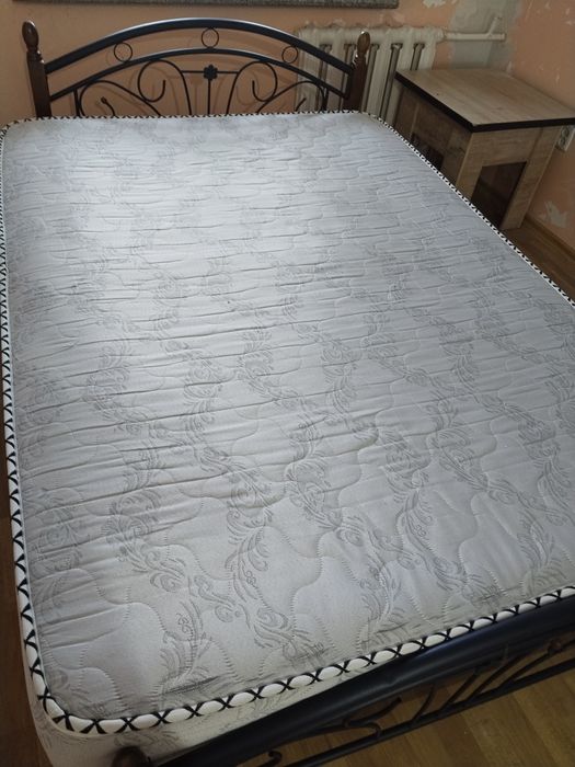 Продам матрас в хорошем состоянии