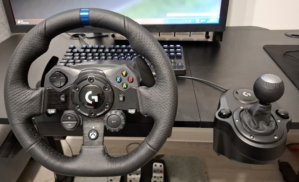 Vând Volan Logitech G923 Pc/ Xbox Series + Schimbător original 6+1