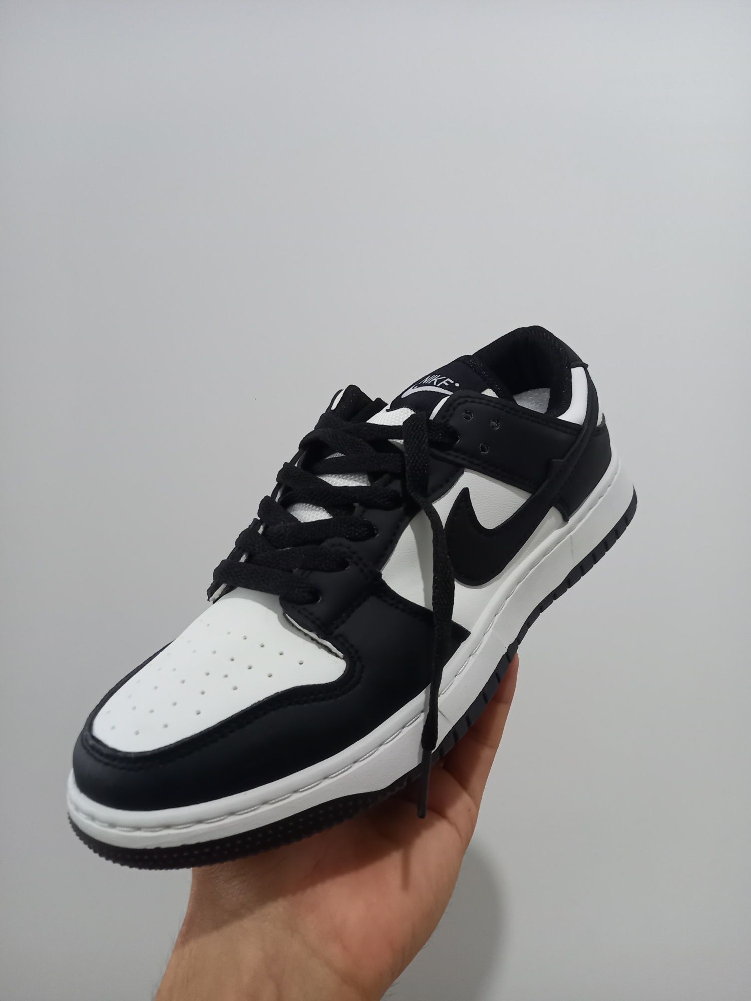 Кроссовки Nike продается.