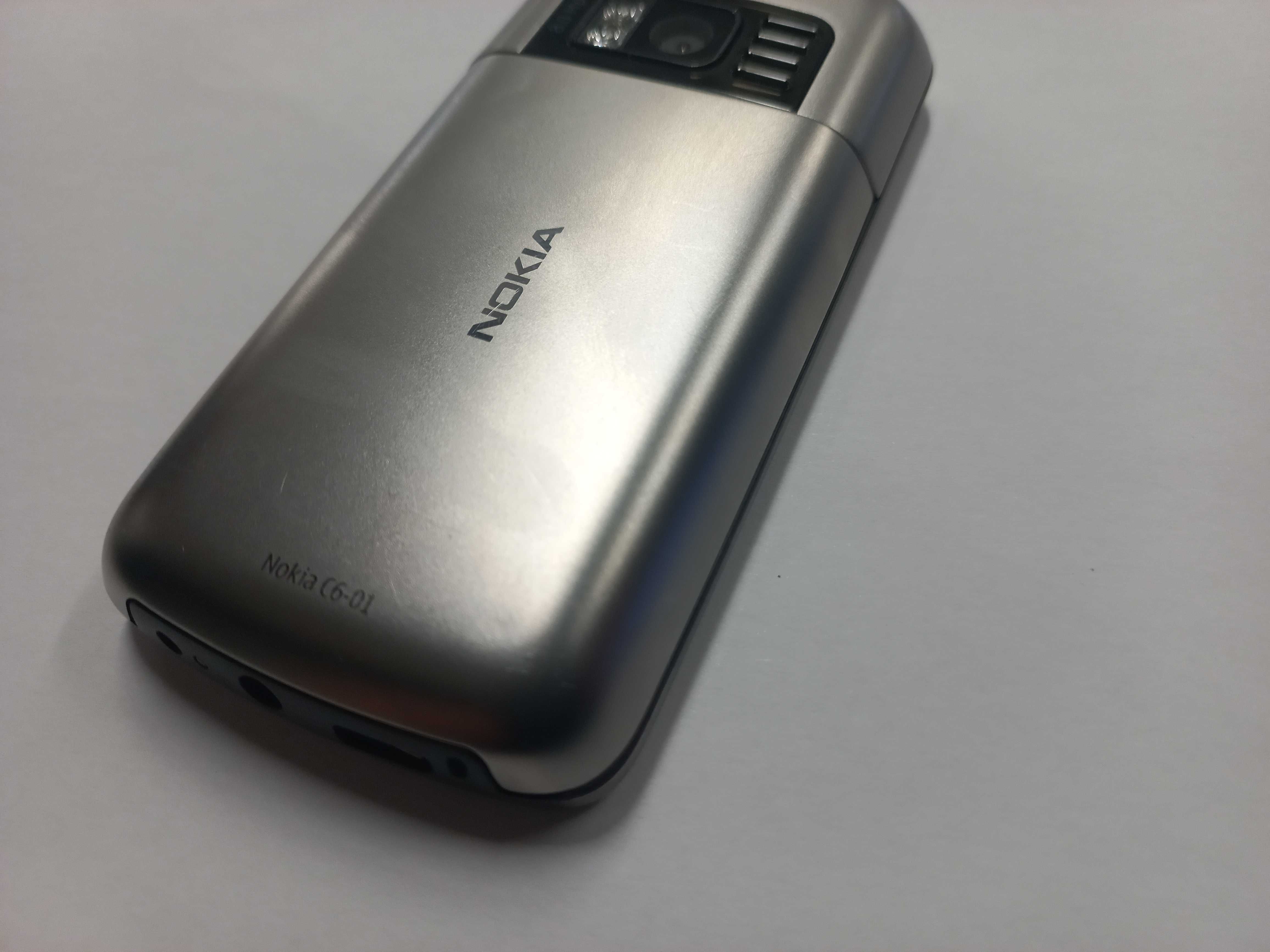 Nokia C6-01 Silver - Muzica - Casti - Colectie