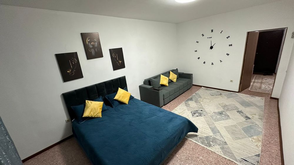 По часам  днём 2500 вечером 3000