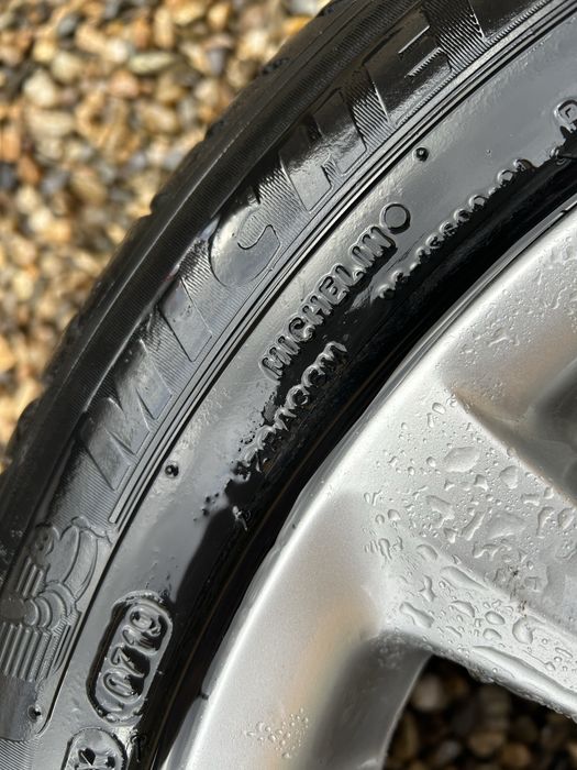 Roti  VW  originale 235 45 R17  Michelin