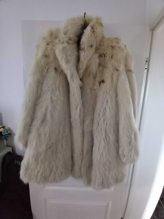 Vând blană din vulpe polară