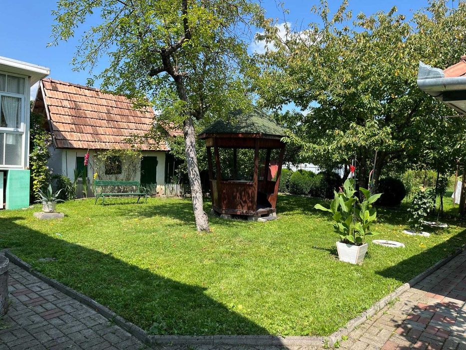 casa cu teren de vanzare
