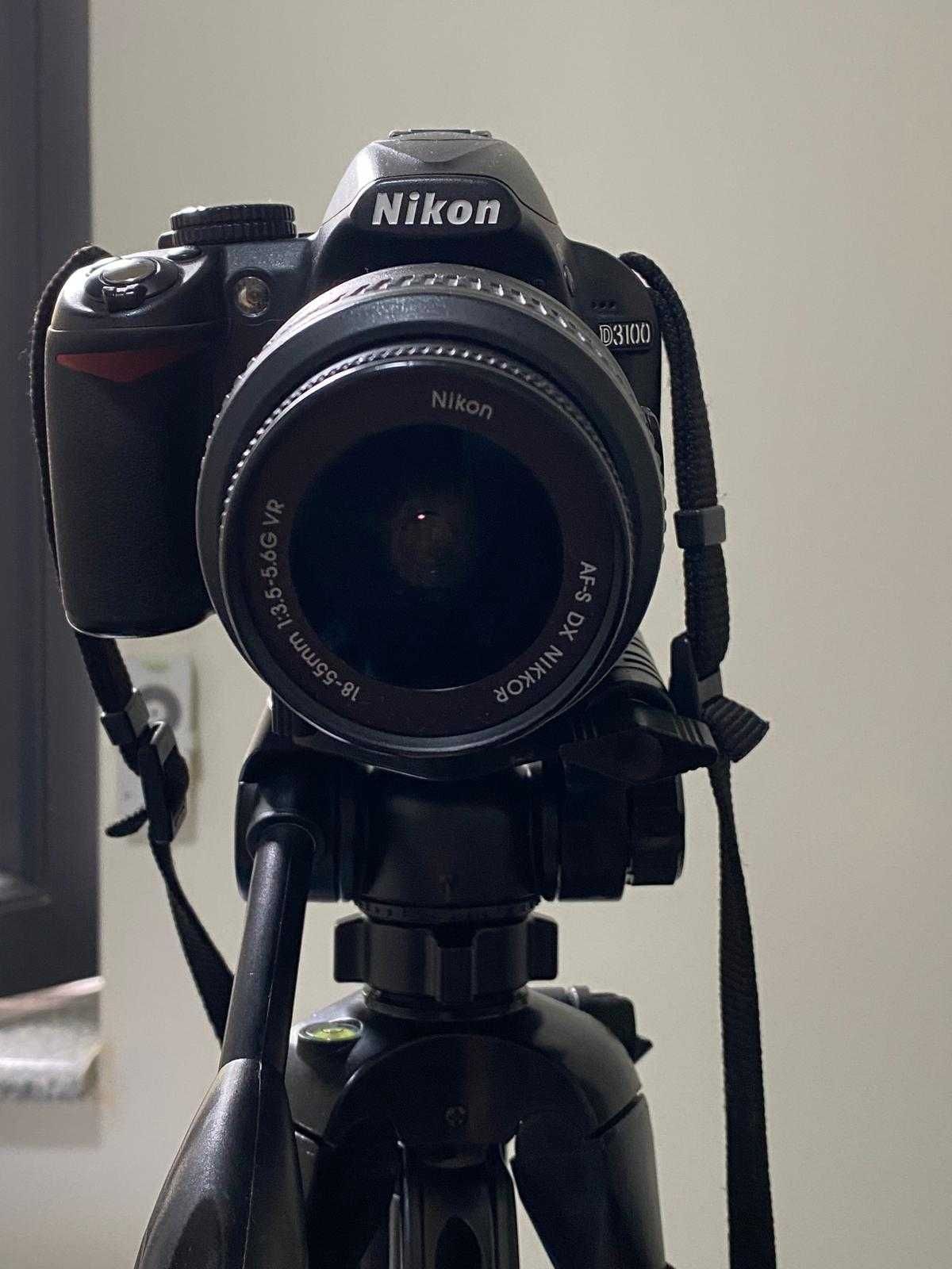 Nikon D3100 cu accesorii originale, inclusiv Peak Design Capture V2