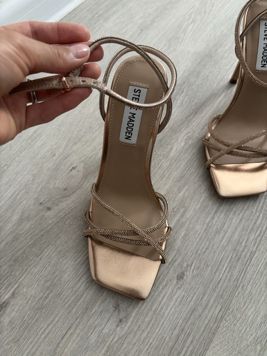 Vand sandale Steve Madden marimea 36