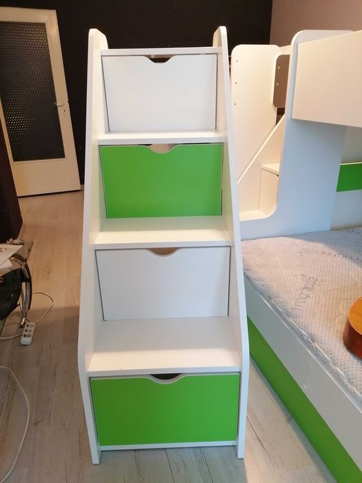 Продавам двуетажно легло