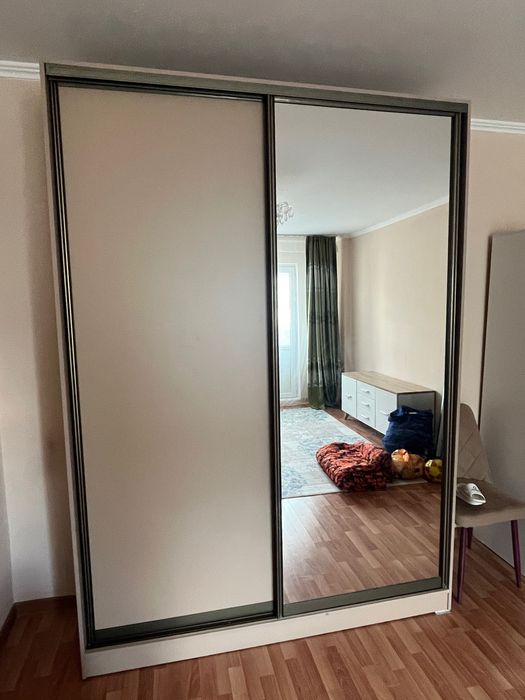 шкаф для вещей со стеклом