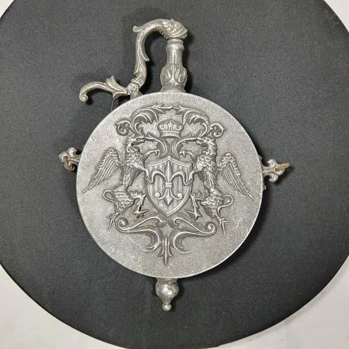 Plosca pulbere, blazon regal Fleur de Lis, colectie, vintage
