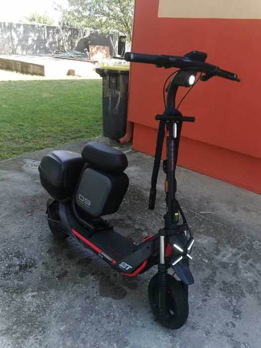 Vând trotineta electrica Segway ZT3 Pro