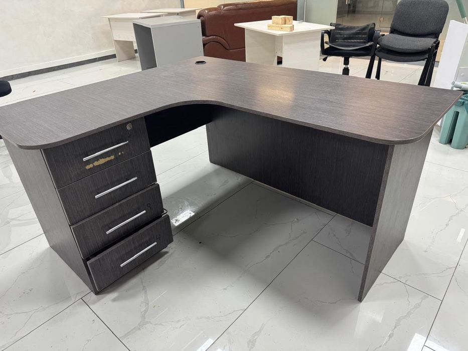 Продаётся офисные столы от 10000 и стулья от 5500 и выше