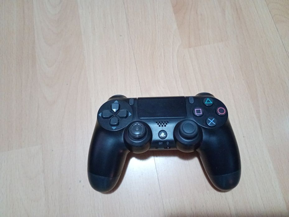Продава се PlayStation 4 Pro 1TB