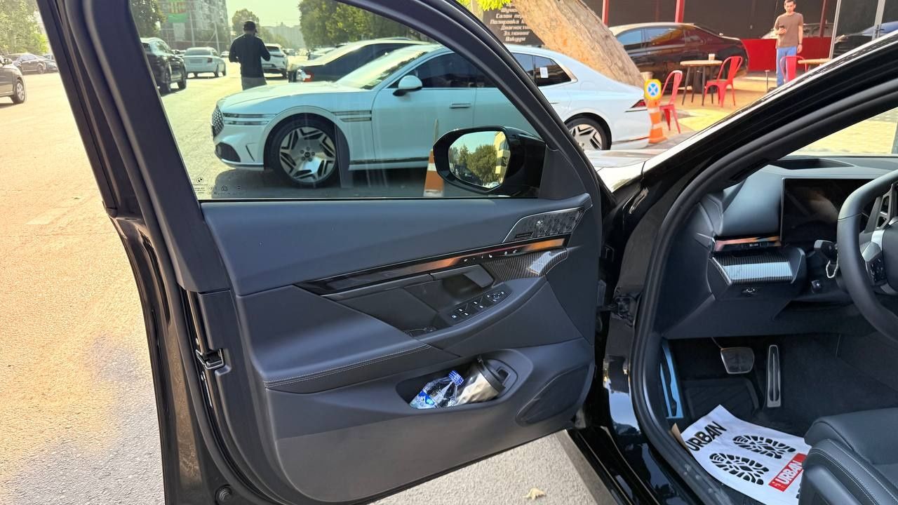 BMW I5 чёрная немец