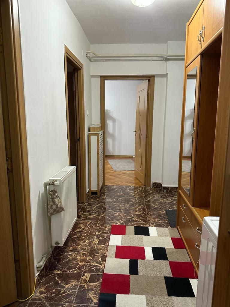 Vând apartament 2 camere, str Mânăstirii,Slatina,Olt  ,bloc 3 IACM