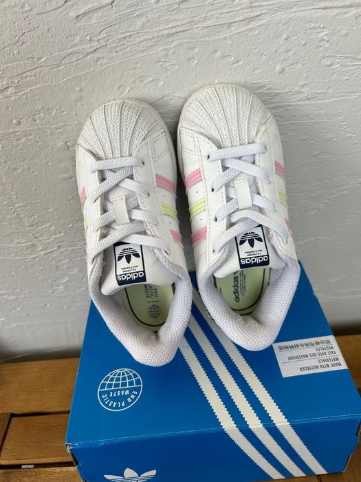 Кецове за момиче adidas superstar
