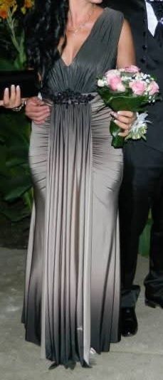 Vand rochii de ocazie!