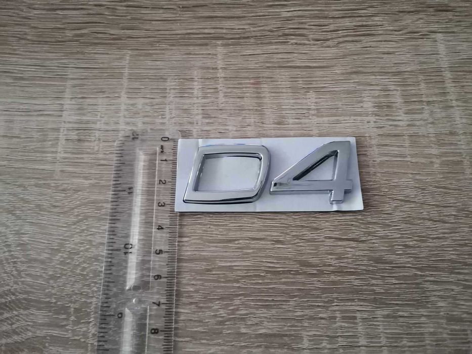 сребристи емблеми Волво Volvo D4