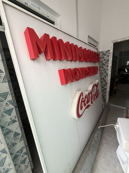 Reclama luminoasa litere volumetrice