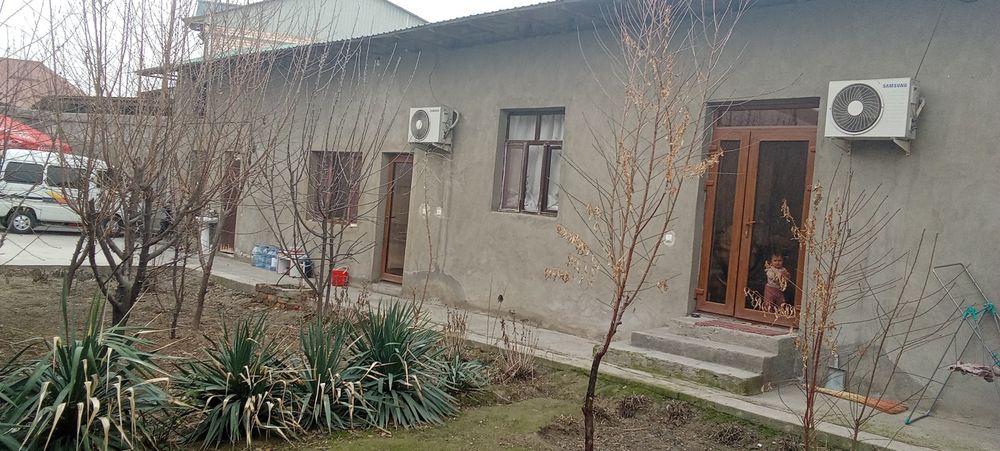 Sergeli yarmirkadan 8 km Qir-ariq maxalasida 3.5 sotixli uy sotiladi